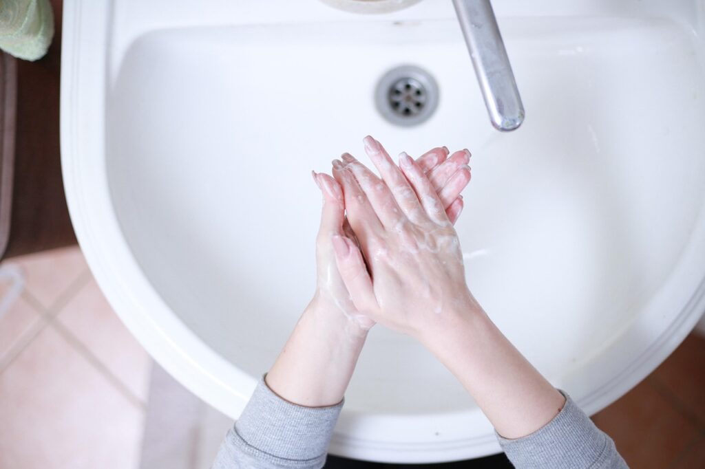敏感肌とワキガに最適な制汗剤とデオドラントの違いは？